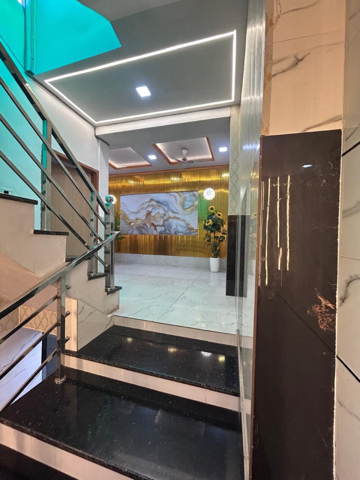 Entrance staircase to lobby
